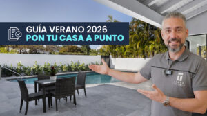 Iván Toribio en terraza con piscina presentando la guía verano 2026 para poner tu casa a punto